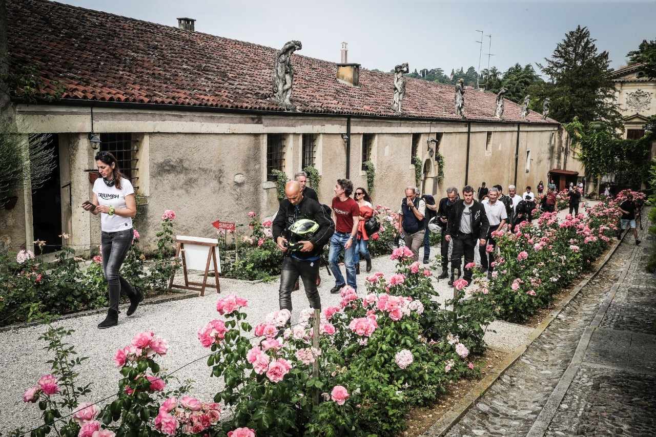 Triumph Adventure Experience: quando la moto va a braccetto con l'architettura